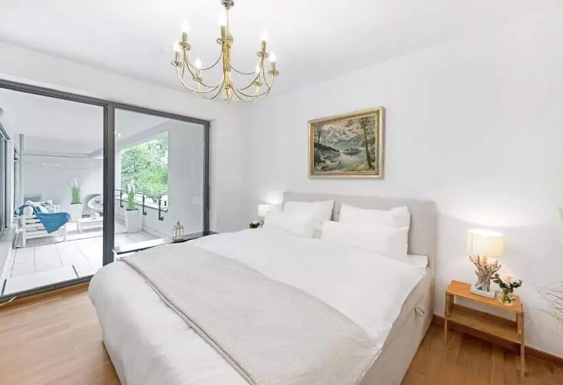 Zwei Zimmer Wohnung Im Stadtzentrum Mit Tiefgaragenplatz