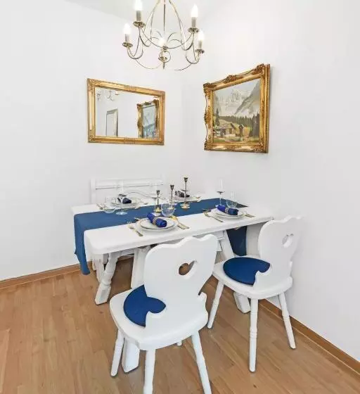 Zwei Zimmer Wohnung Im Stadtzentrum Mit Tiefgaragenplatz