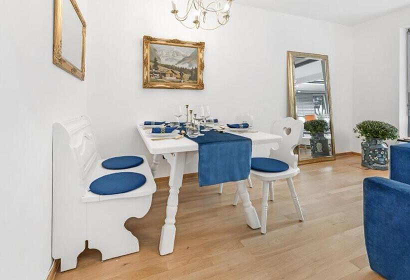 Zwei Zimmer Wohnung Im Stadtzentrum Mit Tiefgaragenplatz