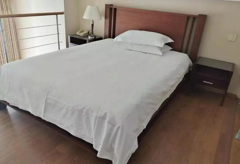 בית מלון כפרי East King Business