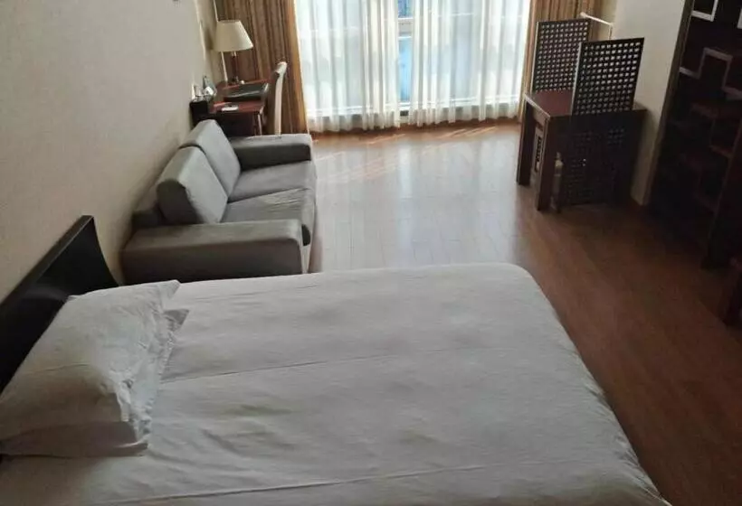 בית מלון כפרי East King Business