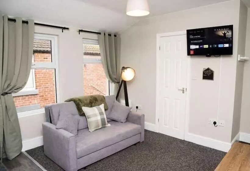 Blackpool Abode   Vance Road Star House