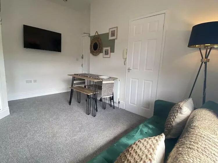 Blackpool Abode   Vance Road Star House
