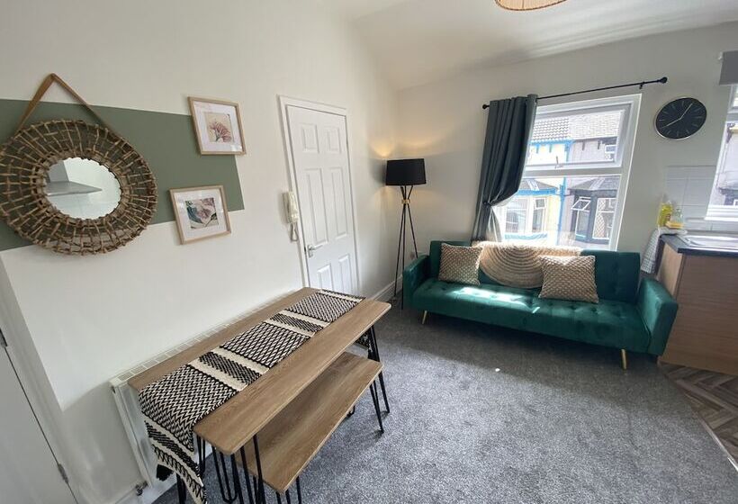 Blackpool Abode Vance Road Star House