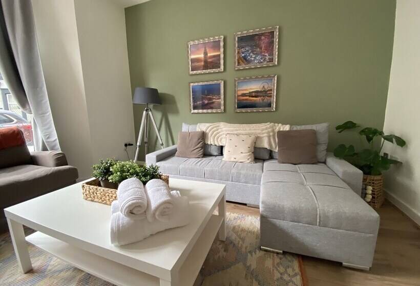 Blackpool Abode Vance Road Star House