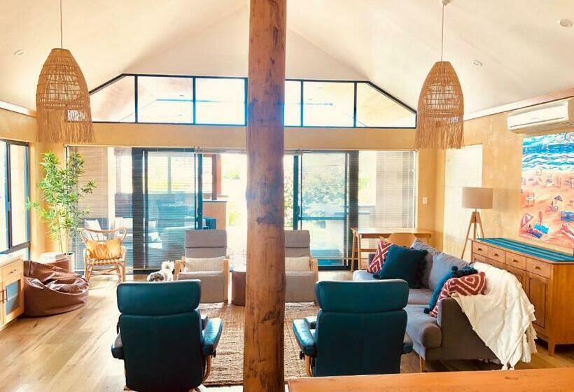 Mandurah Waterfront Retreat