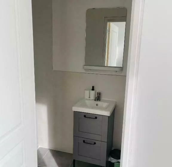 Rdc Cozy Central Flat/free Parking