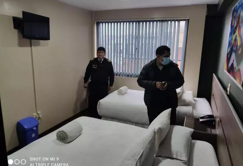 هاستل Hostal Naval