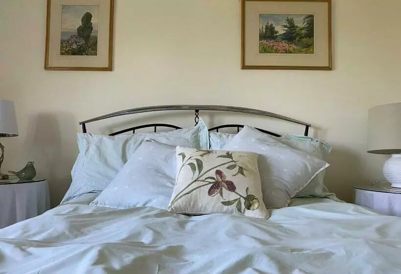 Aamiaismajoitus (B&B) Lower Farm Cottage