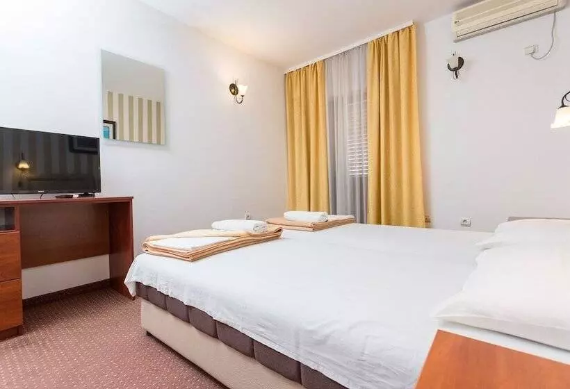 پانسیون Central Hotel Budva