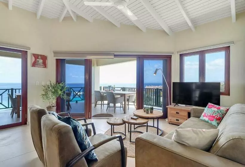 Penthouse On The Bay In Chachacha Beach Apartments