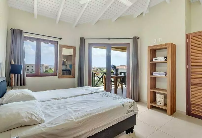 Penthouse On The Bay In Chachacha Beach Apartments