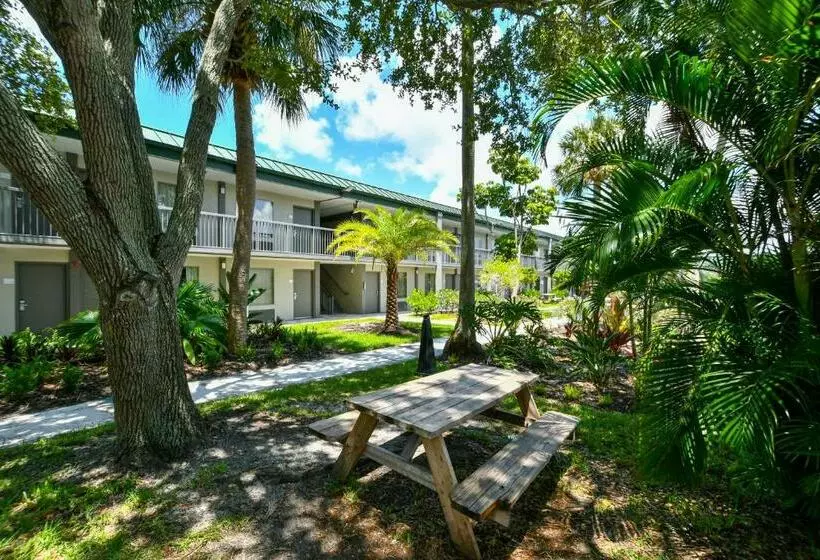 Sarasota Cay Club #612   Heated Pool, Bunk Beds, Huge Tv, Tiki Bar, More!