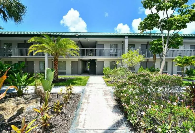 Sarasota Cay Club #612   Heated Pool, Bunk Beds, Huge Tv, Tiki Bar, More!