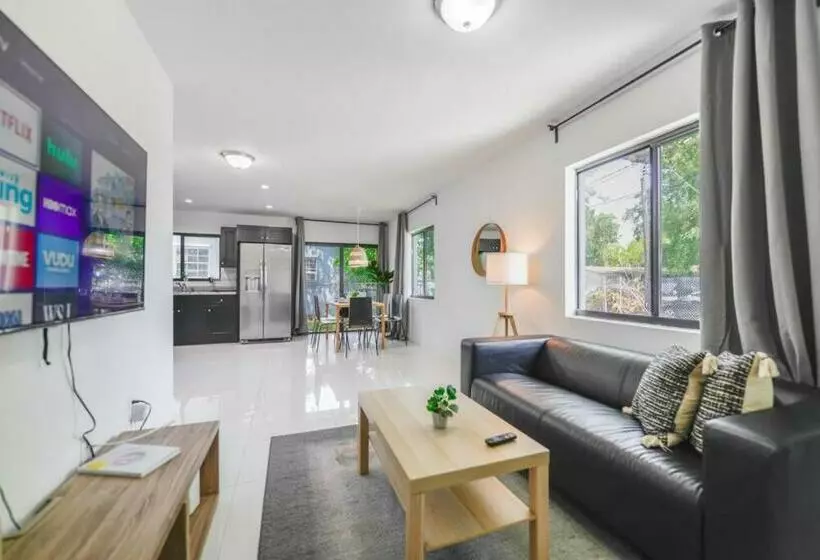 Awesome Duplex 3 Bedrooms 2 Bathrooms