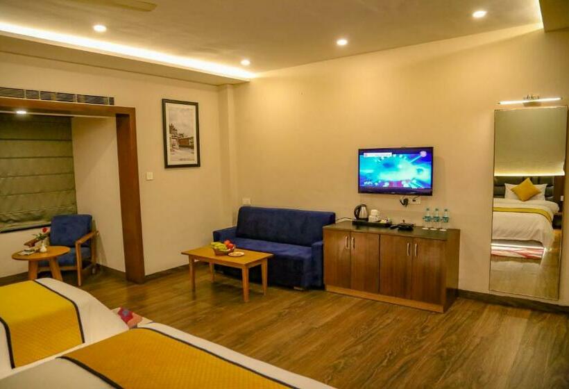 Four Leaf Hotel Sapphire Blue, Varanasi