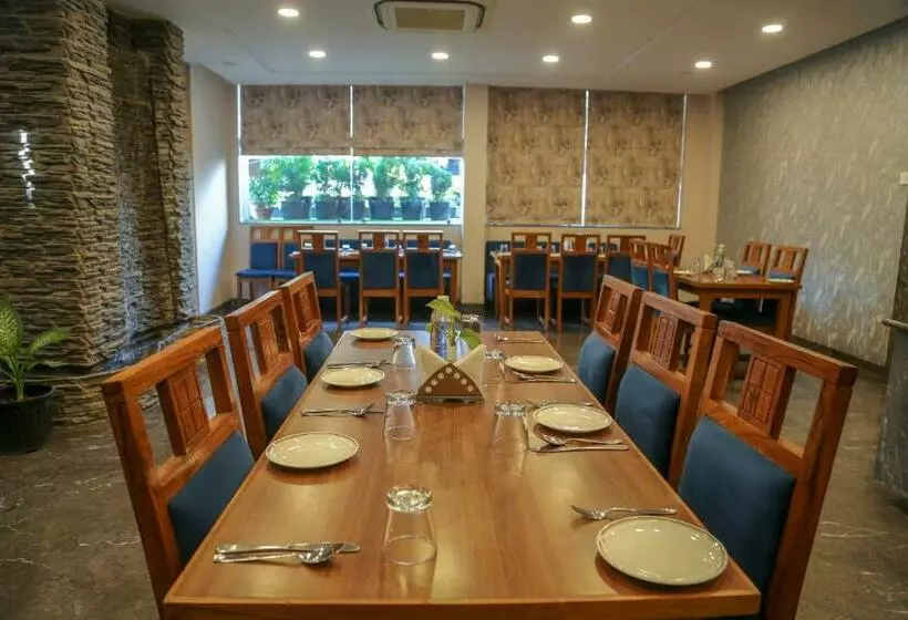 Four Leaf Hotel   Sapphire Blue, Varanasi