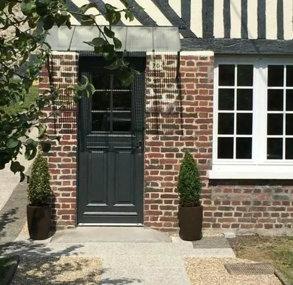 تختخواب و صبحانه Les Pommiers