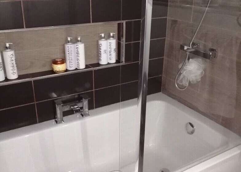 Charming 2 Bed Apartment In Eastleigh