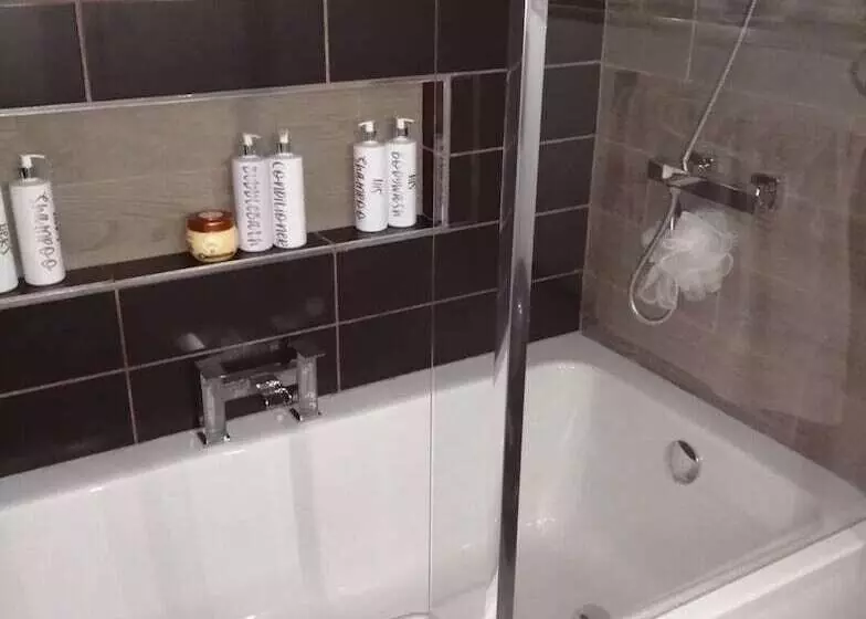 Charming 2 Bed Apartment In Eastleigh