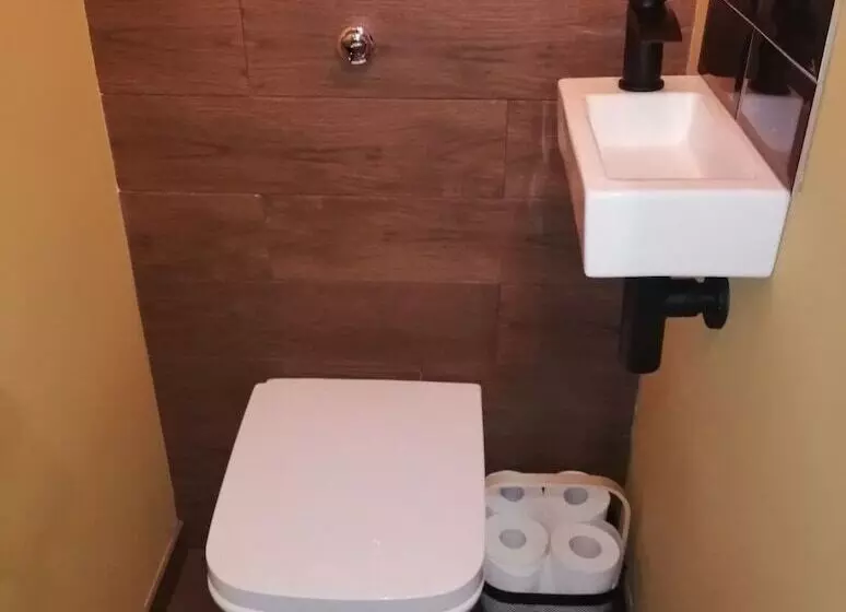 Charming 2 Bed Apartment In Eastleigh