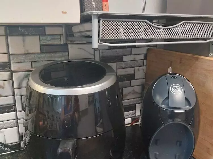 Charming 2 Bed Apartment In Eastleigh