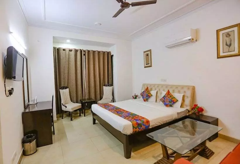 Fabhotel Grand Palace