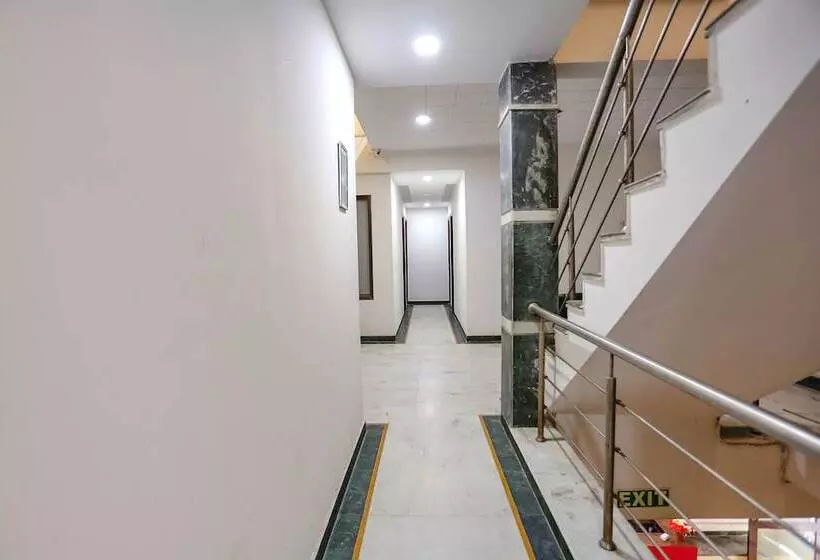 Fabhotel Grand Palace