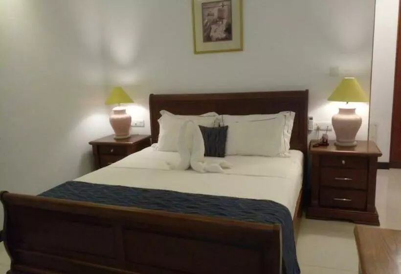 هتل Amaa River Garden