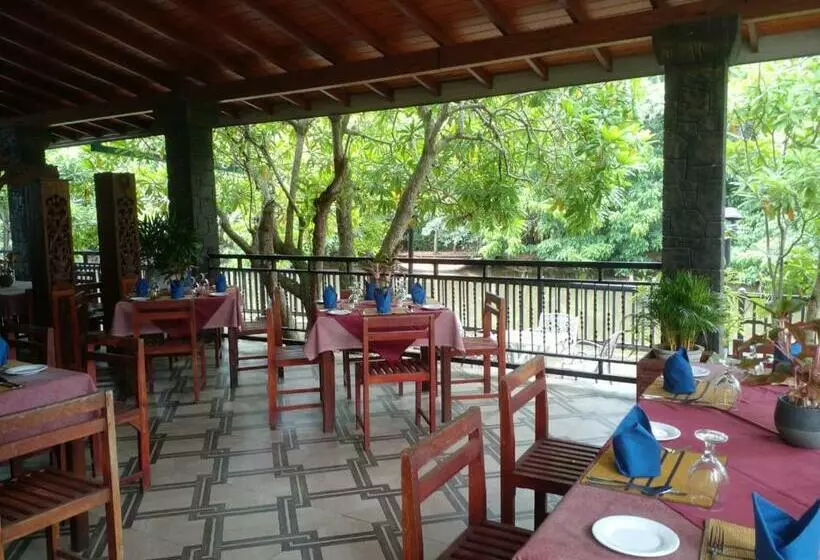 هتل Amaa River Garden