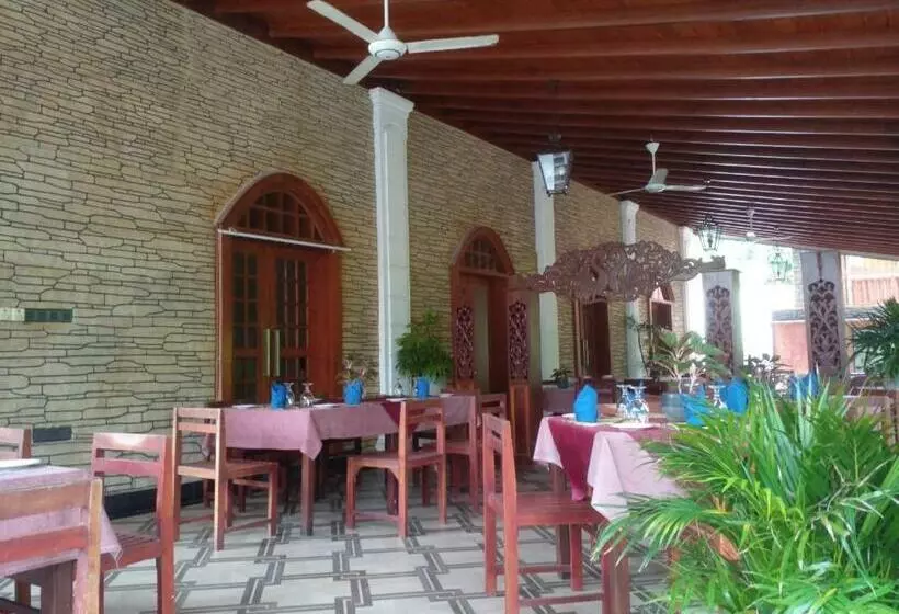 هتل Amaa River Garden