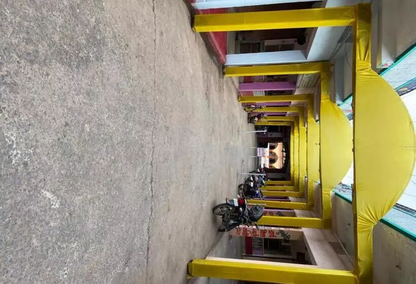 Hotelli Oyo 91336 Sd Palace