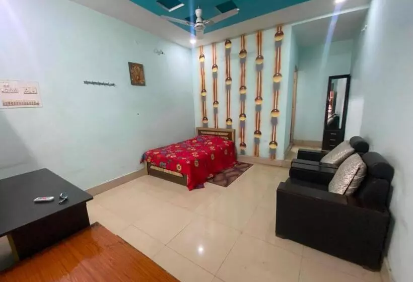 Hotelli Oyo 91336 Sd Palace