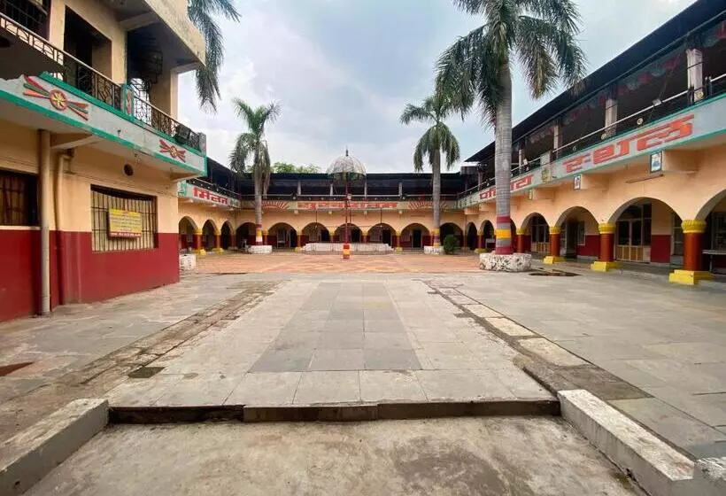 Hotelli Oyo 91336 Sd Palace