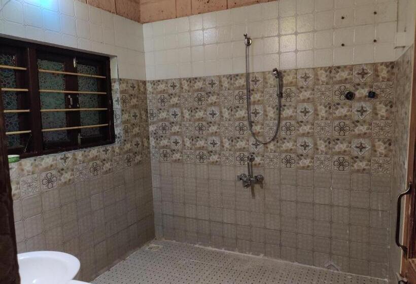 Отель 8 Gondav Green