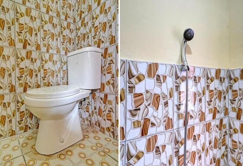 בית מלון כפרי Oyo 91389 Anggrek Residence Syariah