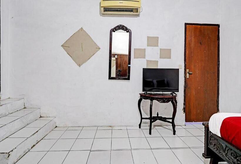 בית מלון כפרי Oyo 91389 Anggrek Residence Syariah