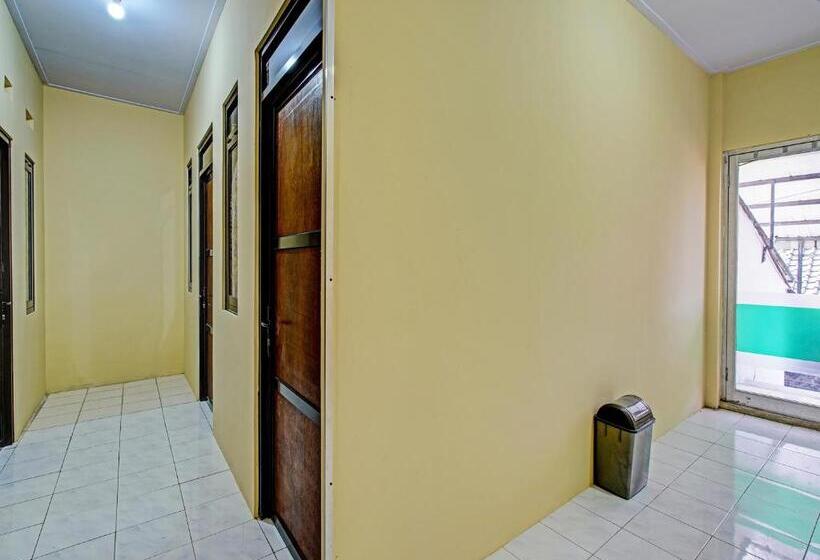 בית מלון כפרי Oyo 91389 Anggrek Residence Syariah