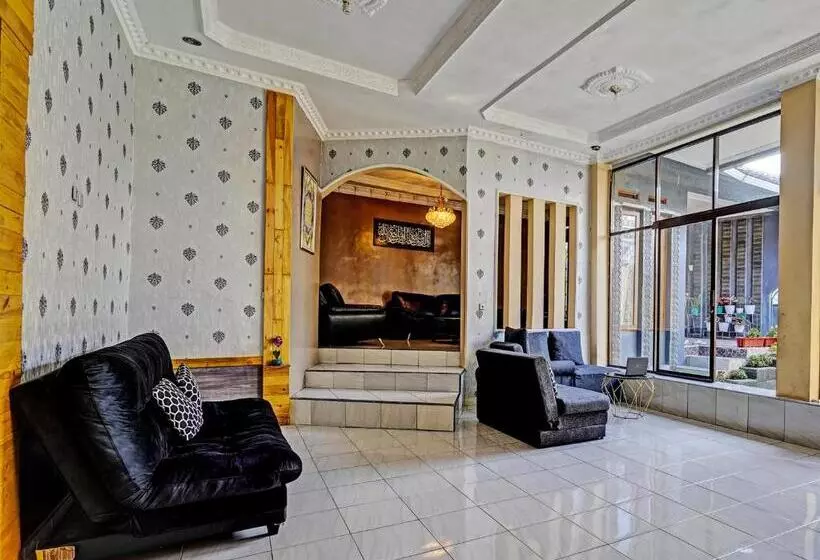 Hotelli Oyo 91389 Anggrek Residence Syariah