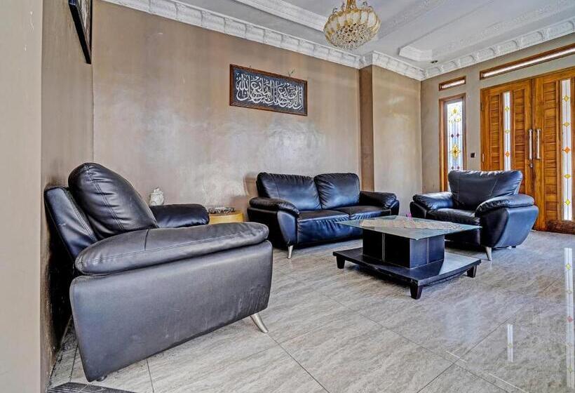 בית מלון כפרי Oyo 91389 Anggrek Residence Syariah