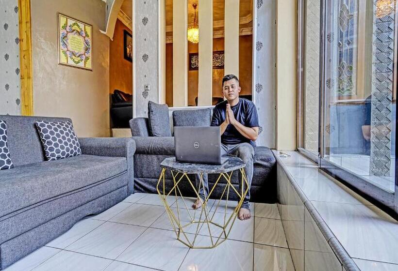 בית מלון כפרי Oyo 91389 Anggrek Residence Syariah