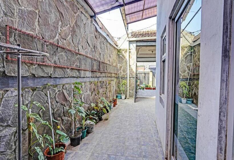 בית מלון כפרי Oyo 91389 Anggrek Residence Syariah