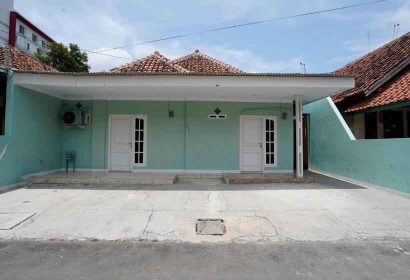 בית מלון כפרי Oyo 91389 Anggrek Residence Syariah