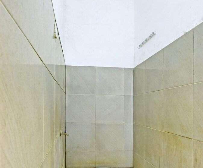 Spot On 91376 Hotel Bintang Flores