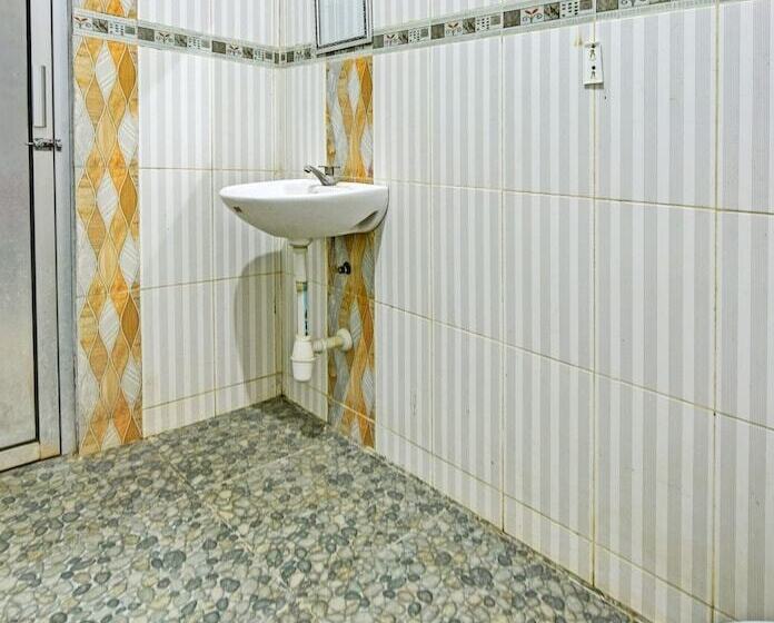 Spot On 91376 Hotel Bintang Flores