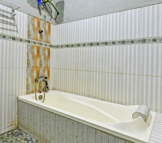 Spot On 91376 Hotel Bintang Flores