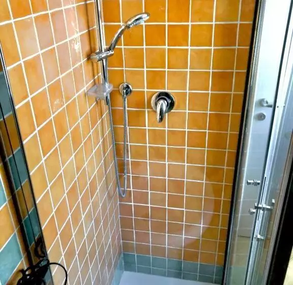 تختخواب و صبحانه Stanza E Bagno Privato, Idromassaggio Con Extra Fee, In Appartamento