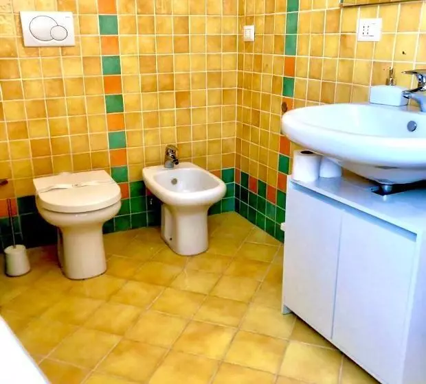 تختخواب و صبحانه Stanza E Bagno Privato, Idromassaggio Con Extra Fee, In Appartamento