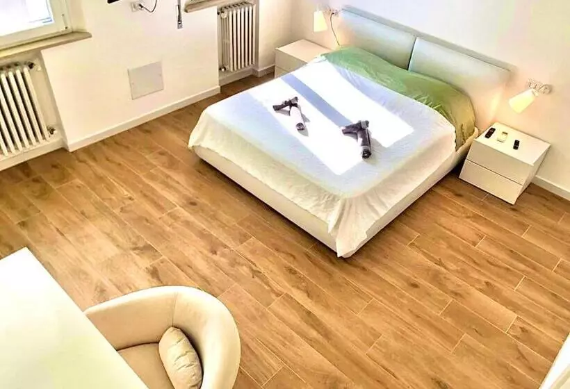 تختخواب و صبحانه Stanza E Bagno Privato, Idromassaggio Con Extra Fee, In Appartamento