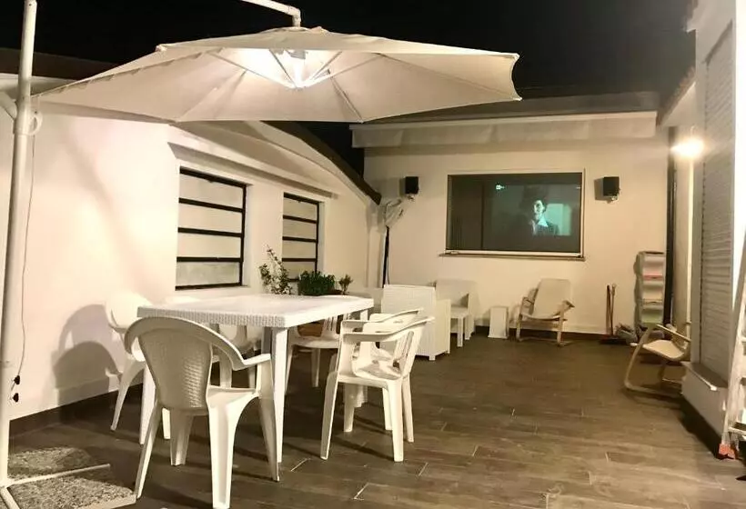 تختخواب و صبحانه Stanza E Bagno Privato, Idromassaggio Con Extra Fee, In Appartamento